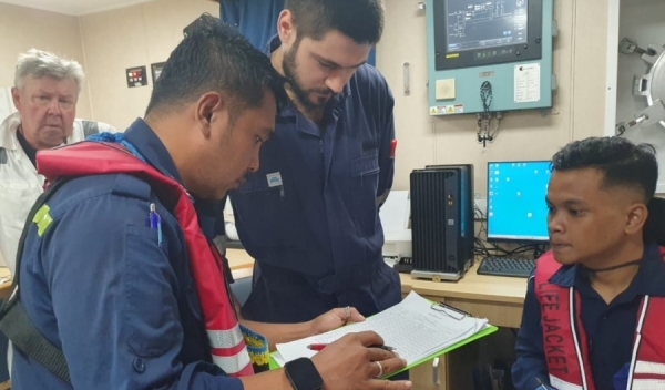 Pemeriksaan Kapal dalam Karantina di Pelabuhan Laut Merauke